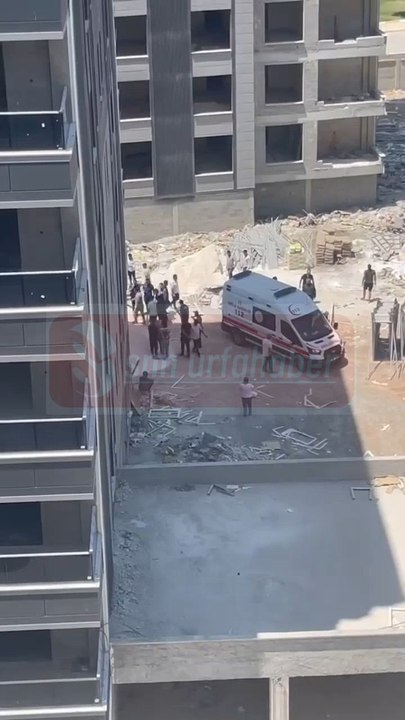 Şanlıurfa’nın Karaköprü ilçesinde 8 katlı bir binada çalışan 19 yaşındaki işçi, dengesini kaybederek zemine düştü. Talihsiz genç ağır yaralandı.