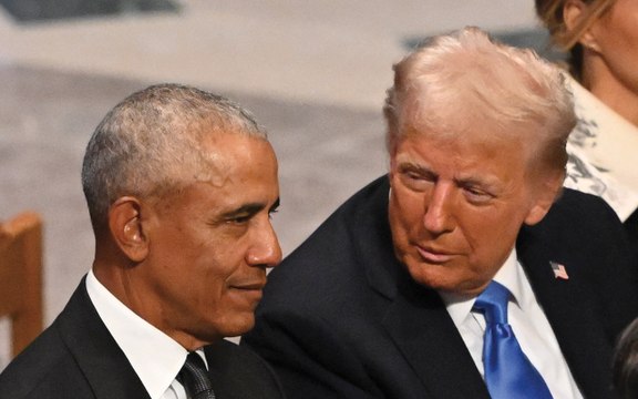 Donald Trump posta il video IA con Barack Obama arrestato nello Studio Ovale della Casa Bianca
