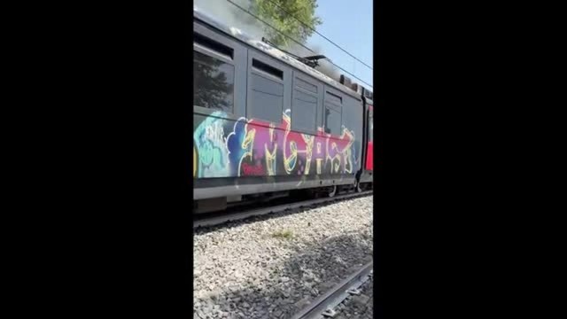 Napoli, incendio su un treno della Circumvesuviana