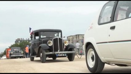 Rolls Royce e Cinquecento, la parata delle auto d'epoca a Parigi