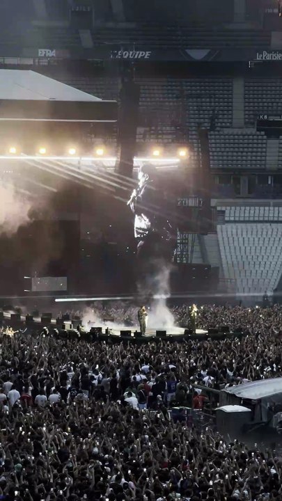 Ninho en concert au Stade de France