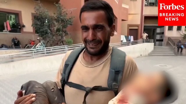 Gazans Aid Wounded After Israeli Attacks That Killed Over 30, Per Hamas-Run Health Ministry