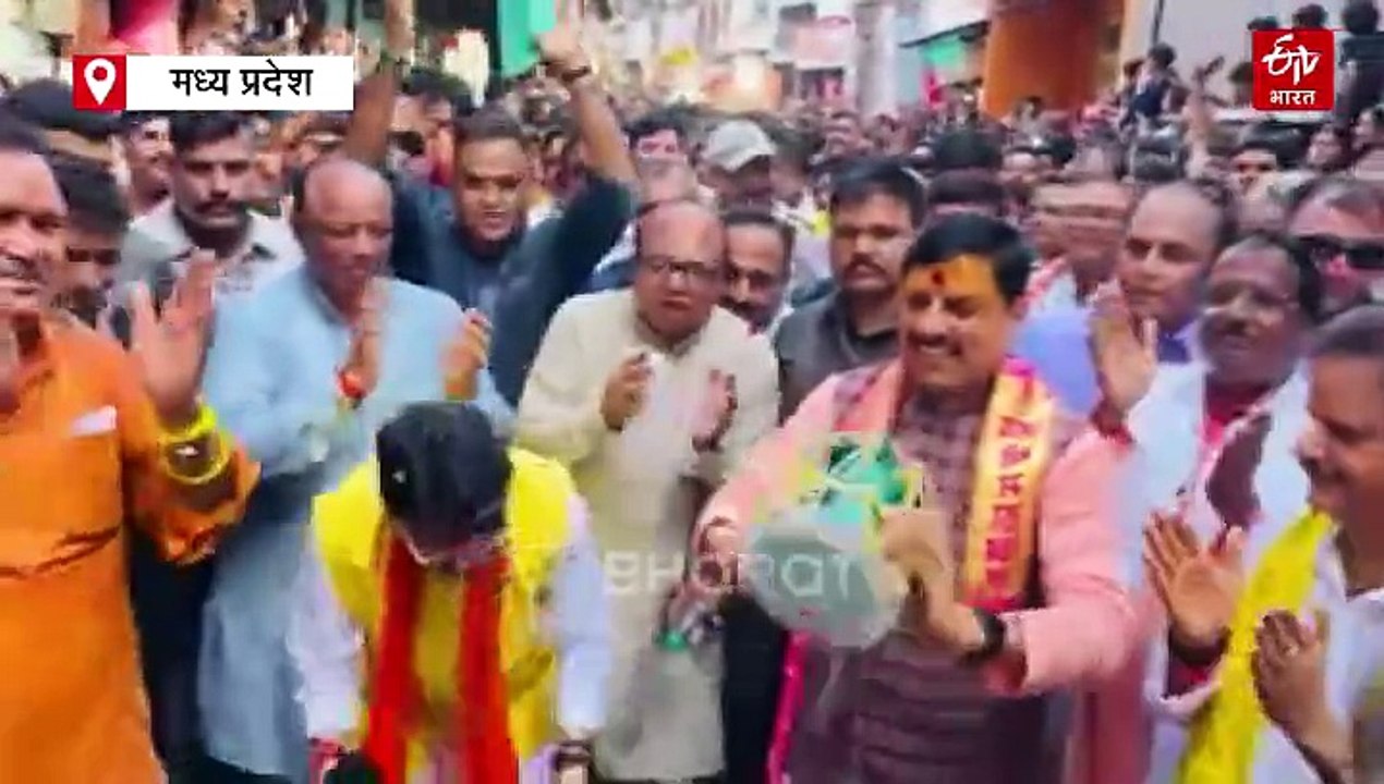 नगर भ्रमण पर निकले महाकाल! हाथी पर मनमहेश, पालकी में विराजे चंद्रमोलेश्वर, मुख्यमंत्री ने उठाई पालकी