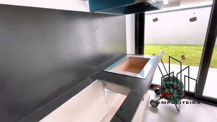 Empreiteira em tour pela construção