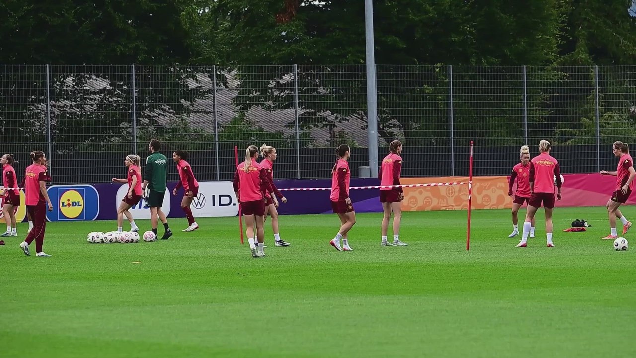 La selección femenina de fútbol de Alemania entrena para la semifinal de Eurocopa contra España