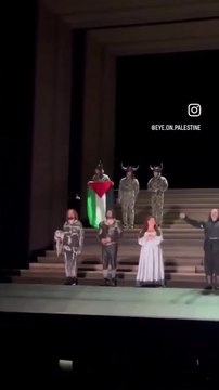 İngiltere Kraliyet Operası sahnesinde Filistin bayrağı açıldı