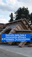 "Predappio: L'arte effimera di Olivier Grossetête trasforma la piazza in un rito di gioia collettiva"