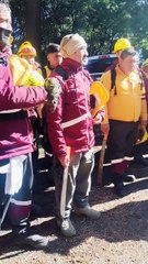 un ritual para pedir a la montaña que le permita encontrarla a salvo