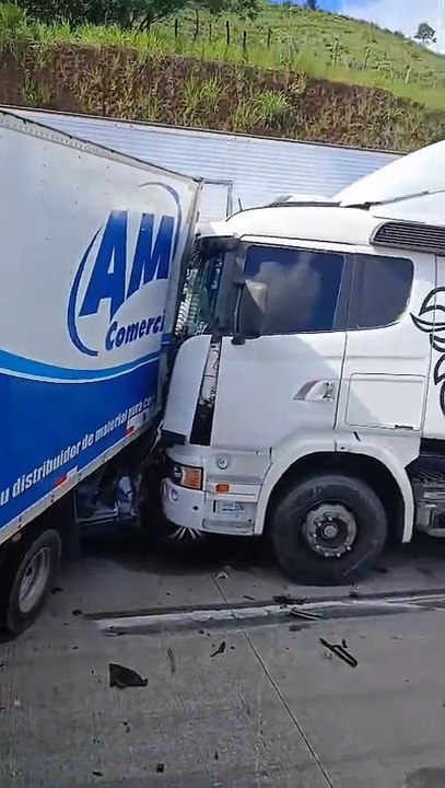 Técnica de enfermagem relata momentos de pânico e destruição em Joaquim Gomes, onde colisão múltipla deixou mortos e feridos.