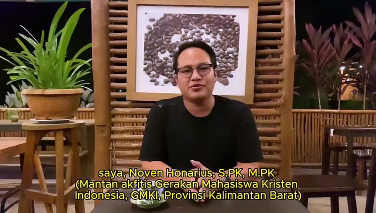 Noven Honaris, S.Ag, M.PK, tokoh pemuda Dayak dari Provinsi Kalimantan Barat menolak keras program transmigrasi