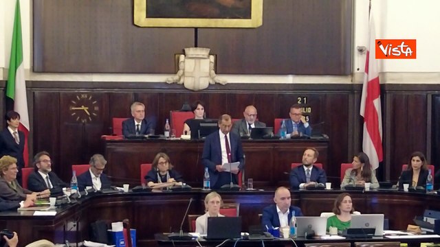 Scontro Sala-Marcora in consiglio comunale Milano, per la foto fake del sindaco vestito da galeotto