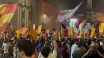 Roma, invasione giallorossa a piazza Navona per i 98 anni del club