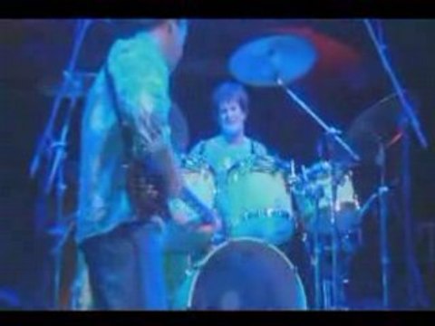 Level 42 Mark King slap bass solo