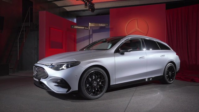 Der neue Mercedes-Benz CLA Shooting Brake mit EQ Technologie - Schaltbares großes Panoramadach mit leuchtendem Sternenhimmel