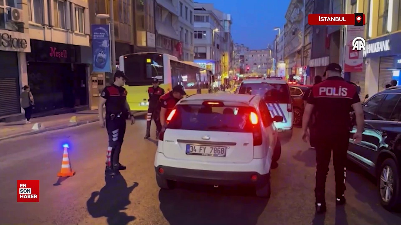 İstanbul'da polis ekipleri, kent genelinde helikopter destekli "huzur'' uygulaması yaptı.