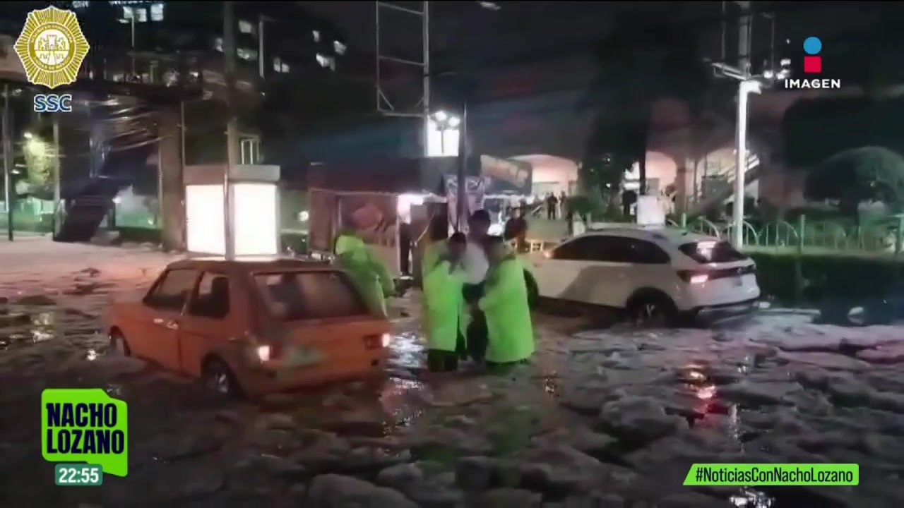 Policía capitalina ayudó a conductores varados tras granizada en CDMX | Nacho Lozano