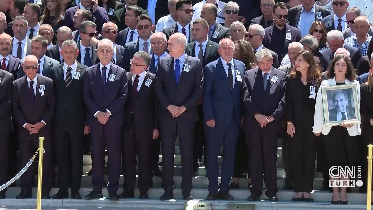 Cenazede dikkat çeken mesafe: Özel-Kılıçdaroğlu bir araya geldi, yan yana gelmedi