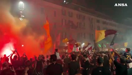 Calcio, i tifosi della Roma a Piazza Navona per i 98 anni del club