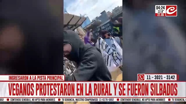 Veganos volvieron a protestar en La Rural y fueron violentamente desalojados