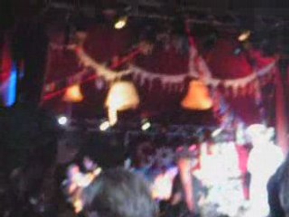 la caravanne passe extrait vrai faux mariage