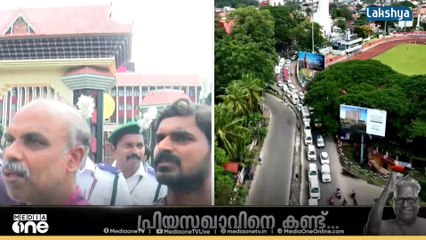 നിയമസഭയെ പ്രകമ്പനം കൊള്ളിച്ച ആ ശബ്ദം; ഒരു നോക്ക് കാണാൻ സഭയ്ക്ക് മുന്നിൽ തടിച്ചുകൂടി നൂറുകണക്കിനാളുകൾ