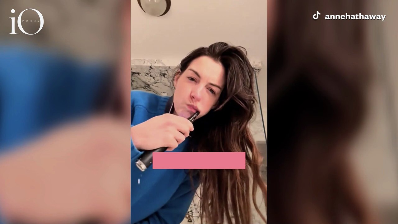 Il ritorno di Andy Sachs, Anne Hathaway si mostra su TikTok con l'iconico maglione ceruleo
