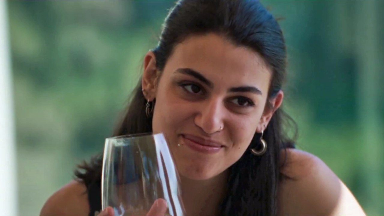 Happy Holidays Trailer OmeU