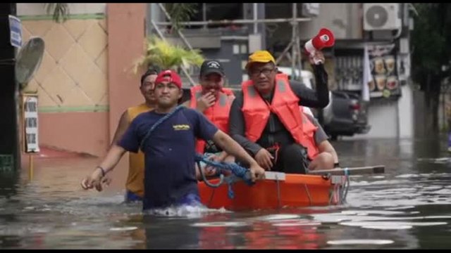 Filippine colpite da piogge torrenziali, Manila paralizzata