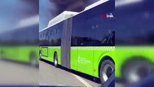Yanan otomobilden geriye hurda yığını kaldı