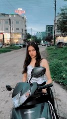 Larky ny larki ko loot liya😂😂😂