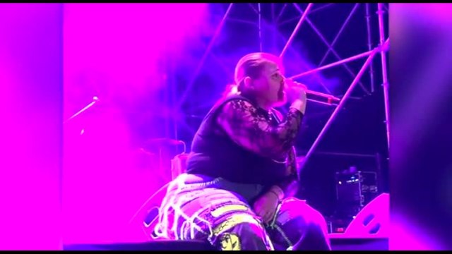 BigMama a Giffoni emoziona tutti, esegue Charlotte a cappella