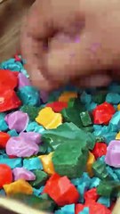 Follow us 👉 @artwonderly ✨ The artist carries on a centuries-old tradition of copper engraving