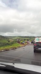Vídeo mostra acidente envolvendo três veículos em São Miguel dos Campos