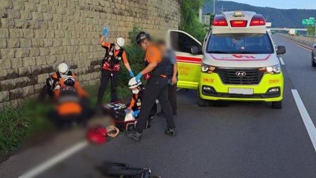 경북 영천에서 화물차가 자전거 들이받아...1명 숨져 / YTN