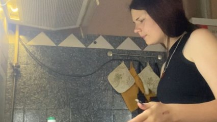 Woman shares a video of her experiencing a scary cooking mishap out of the blue