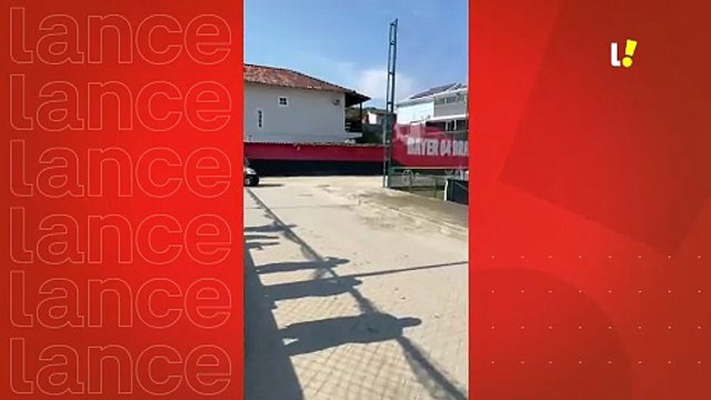 Alejandro Grimaldo em treino no Bayer Leverkusen.