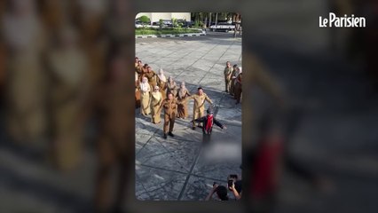 « Boat kid » : un garçon de 11 ans devenu le chouchou de l'Indonésie