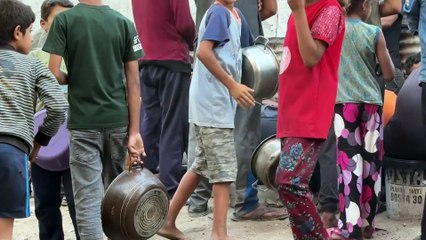 El único comedor solidario de Ciudad de Gaza lucha por alimentar a un millar de personas