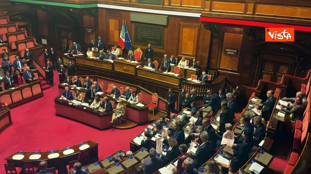 Pd con Costituzioni al contrario in Aula al Senato per protesta dopo approvazione ddl giustizia