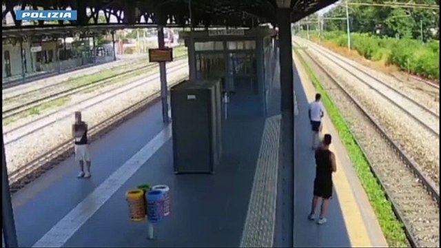Accoltellano per rapina un turista americano in treno: fermati due giovani a Busto Arsizio