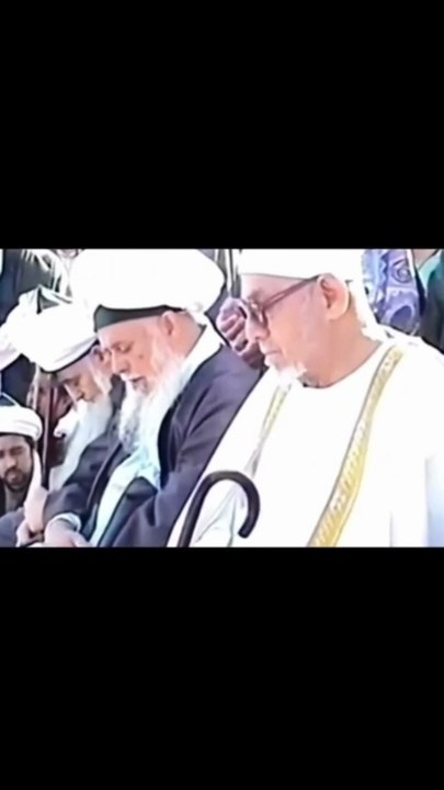 Maulana Shaykh Nazim(q) - reciting Sayyid as-Salawat