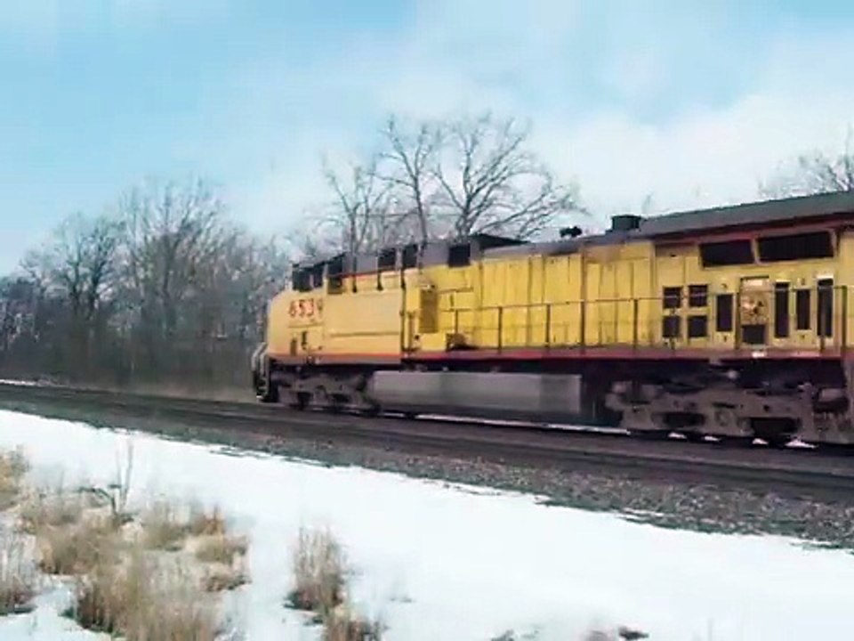 CSX WB With UP Power at Erie, PA