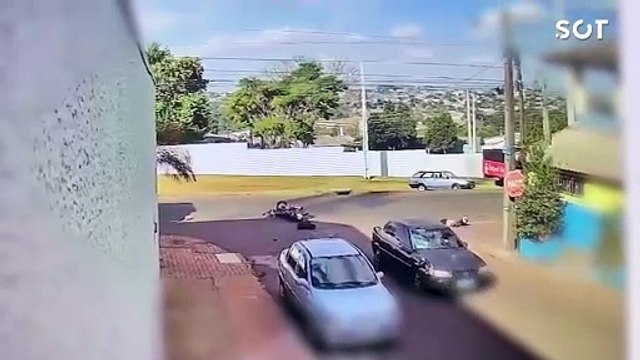 Motociclista tem suspeita de fratura na coluna após grave acidente no Bairro Brasmadeira em Cascavel