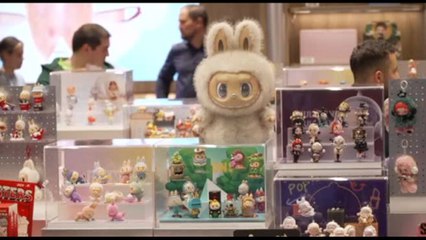 Labubu-mania a Berlino, 7 ore in fila per l'apertura dello store