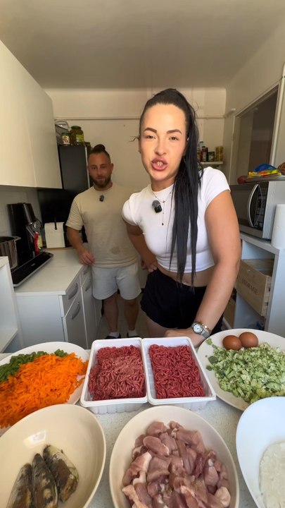 On prépare à manger pour le chien 🐶