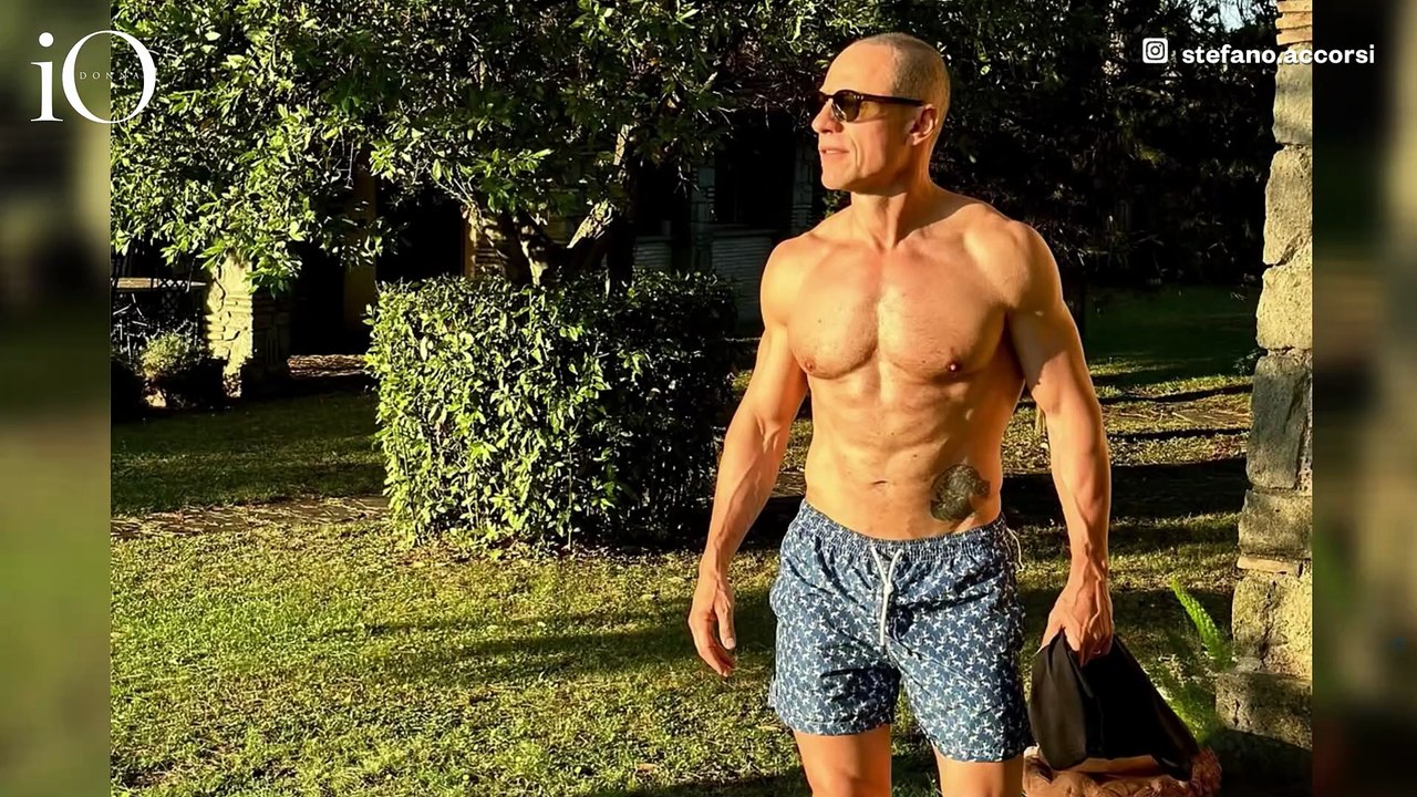 Stefano Accorsi a 54 anni ha un fisico da ventenne: ecco come si allena ogni giorno