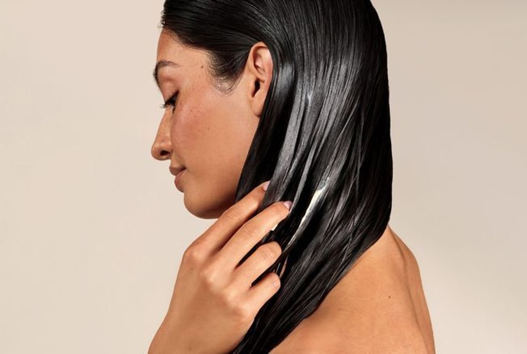 Cheveux fins : on a trouvé un après-shampoing qui change vraiment la donne (et il est français)