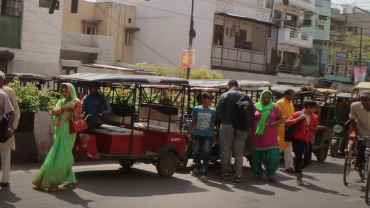 E-Rikshaw से कितनी होती है कमाई? जानिए ड्राइवर की राय - video Dailymotion