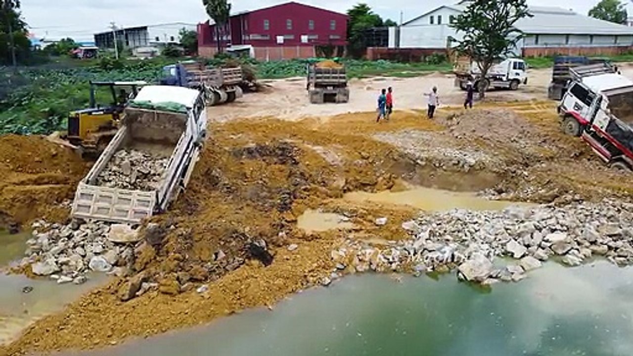 Wow Dangerous Time New Project !! The First Dump Truck 5T Back Uploading Fail Deeping in pond