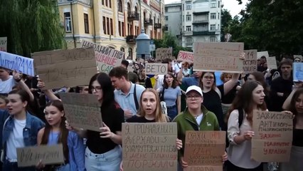 En images, une rare manifestation anti-gouvernementale en Ukraine en temps de guerre